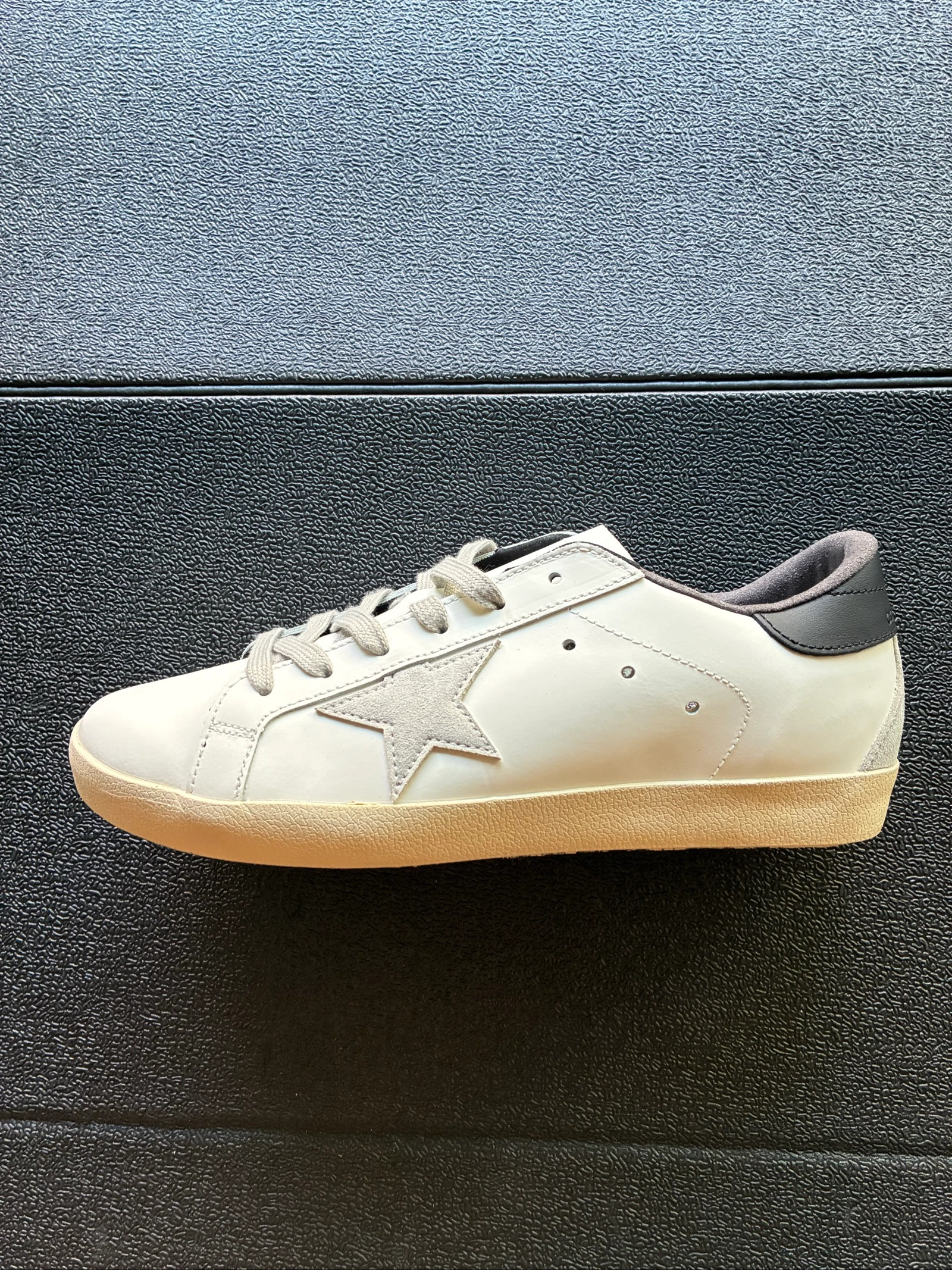 Golden Goose – photo 2